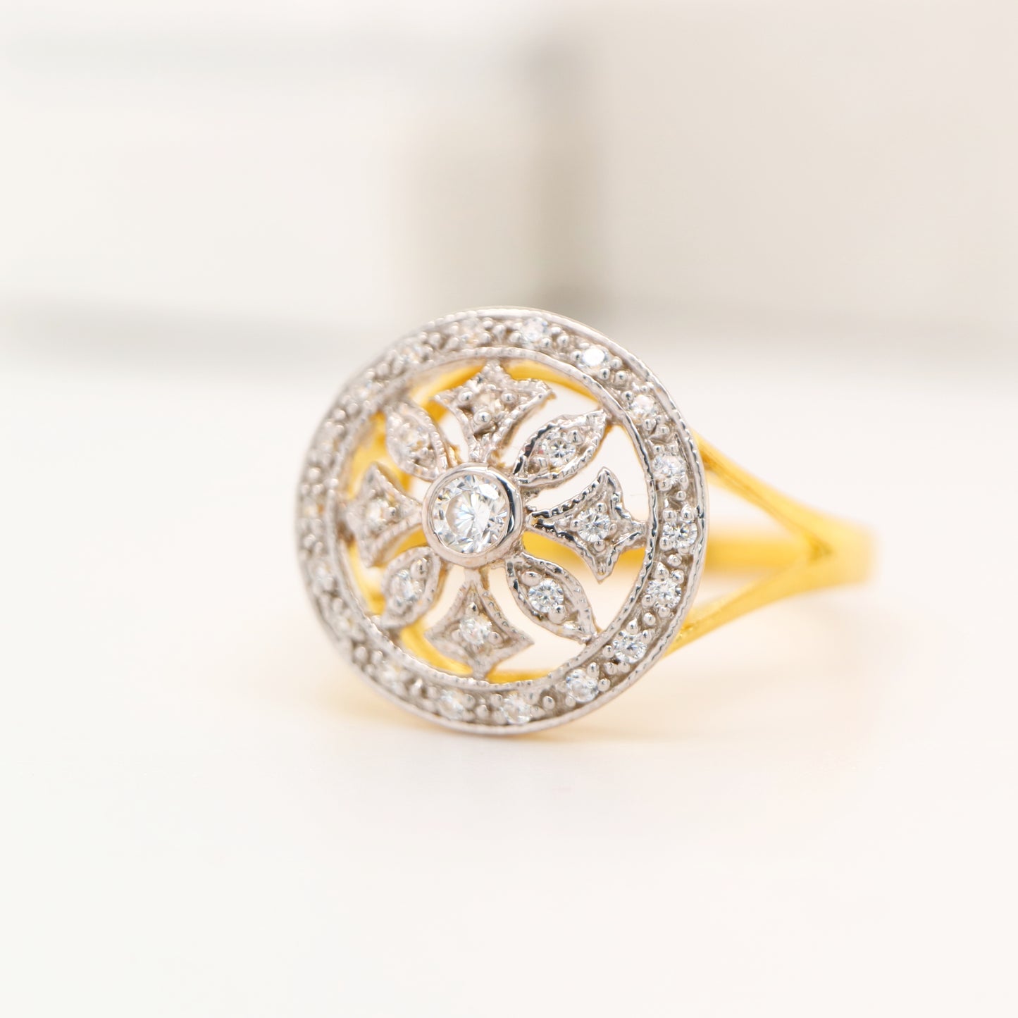 Vintage art deco twin gold and natural diamond ring