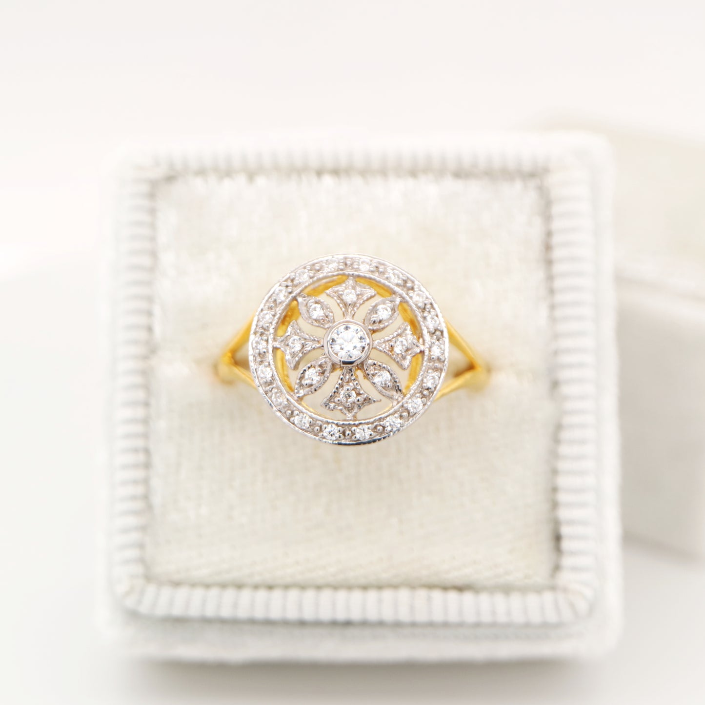 Vintage art deco twin gold and natural diamond ring