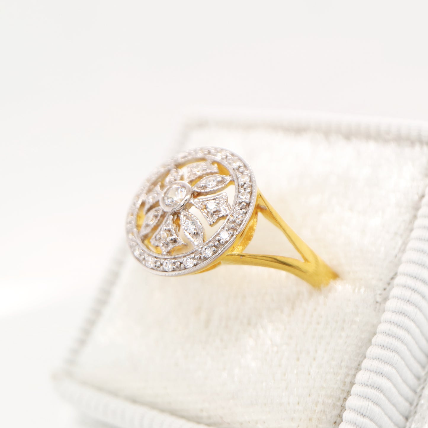 Vintage art deco twin gold and natural diamond ring