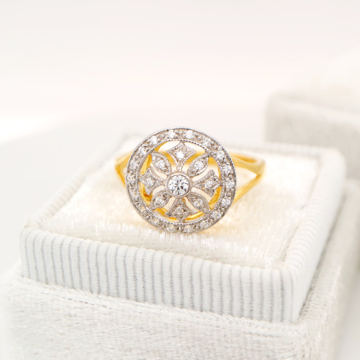 Vintage art deco twin gold and natural diamond ring