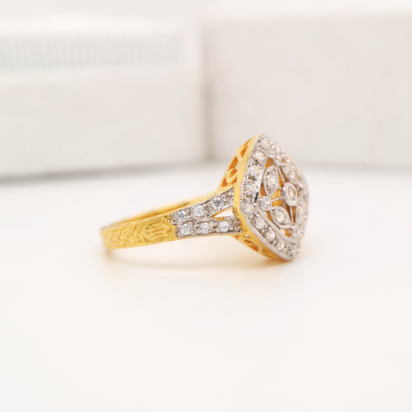 Vintage art deco twin gold and natural diamond ring with engraved band