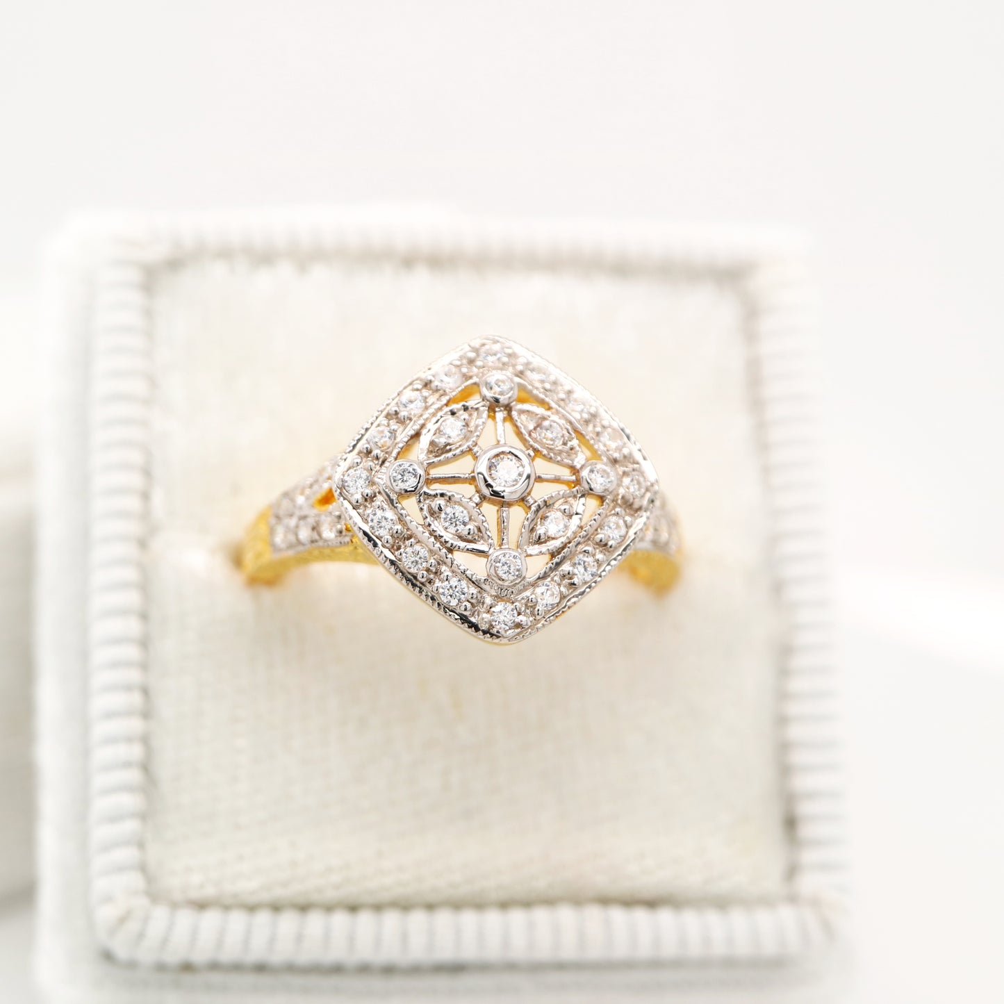 Vintage art deco twin gold and natural diamond ring with engraved band