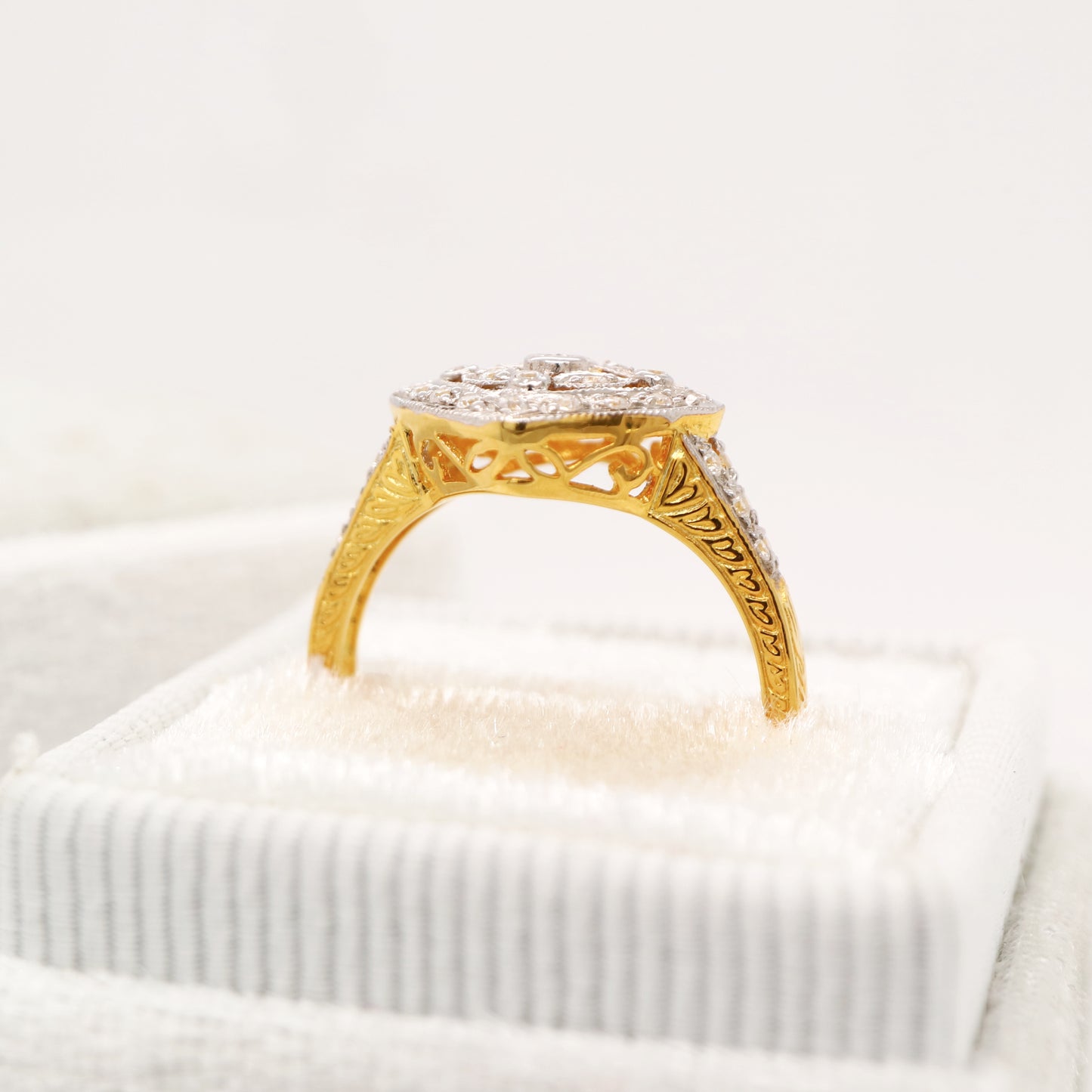 Vintage art deco twin gold and natural diamond ring with engraved band