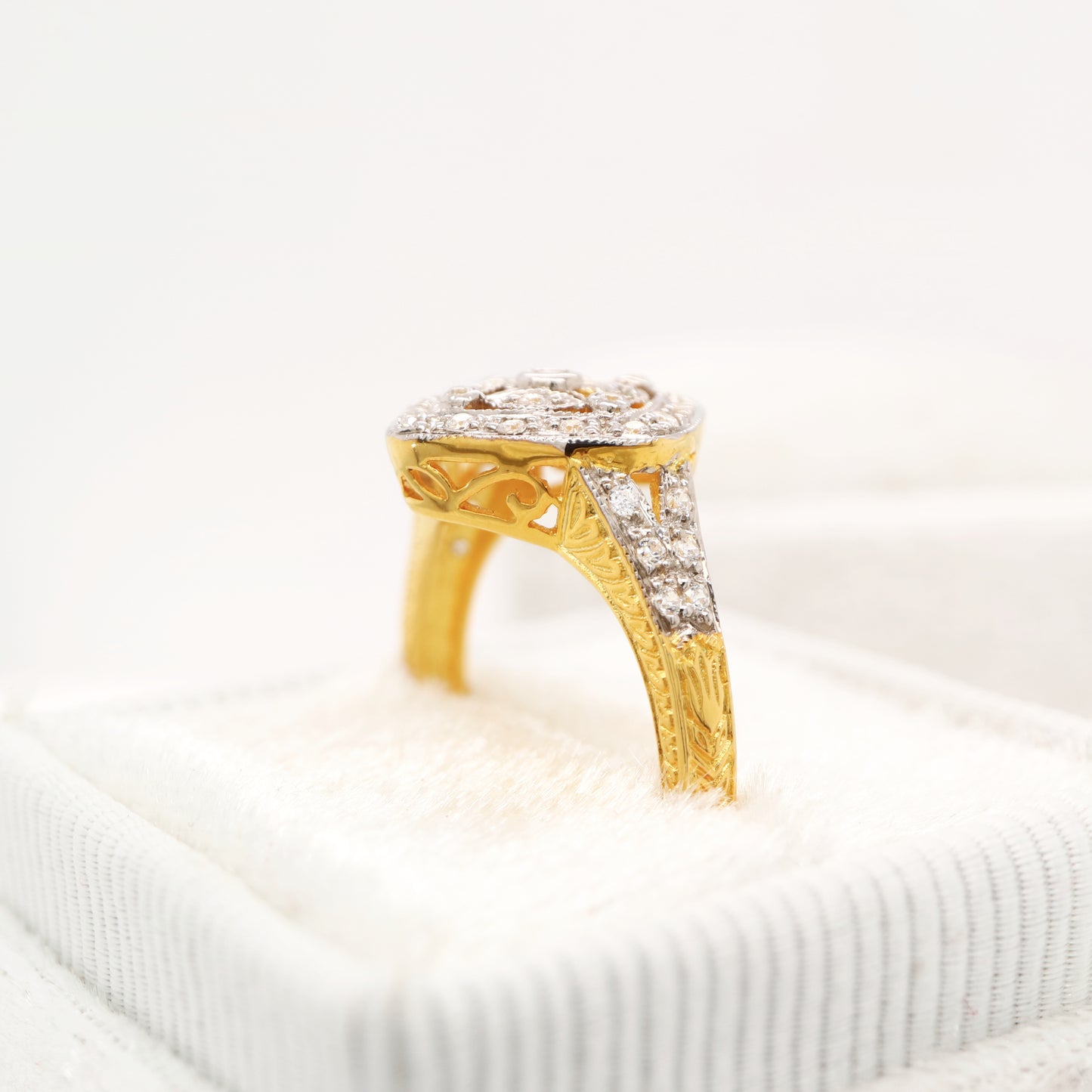 Vintage art deco twin gold and natural diamond ring with engraved band
