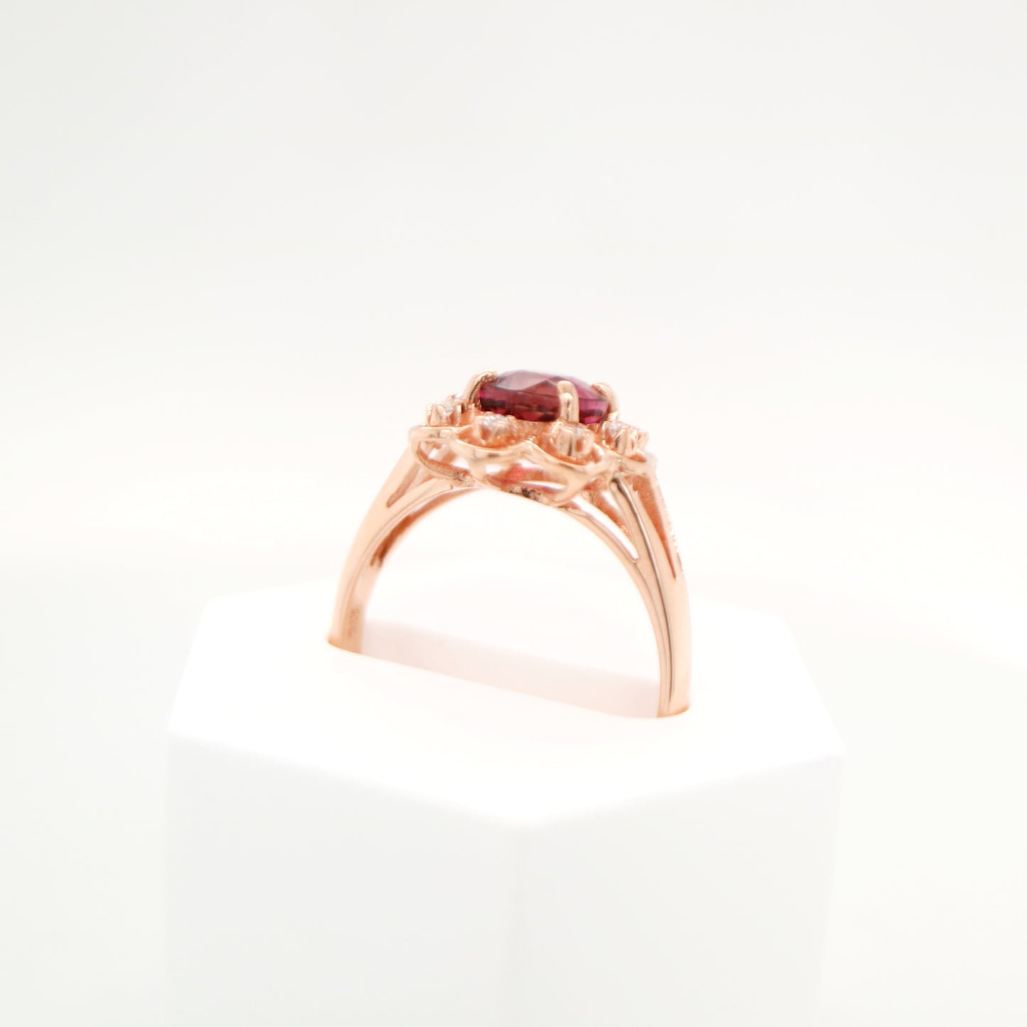 Floral diamond ring with tourmaline center in rose gold, Size P
