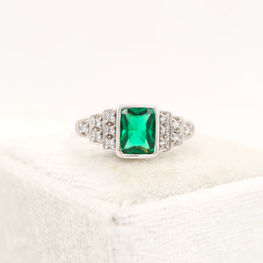 Art deco emerald ring and diamond in white gold