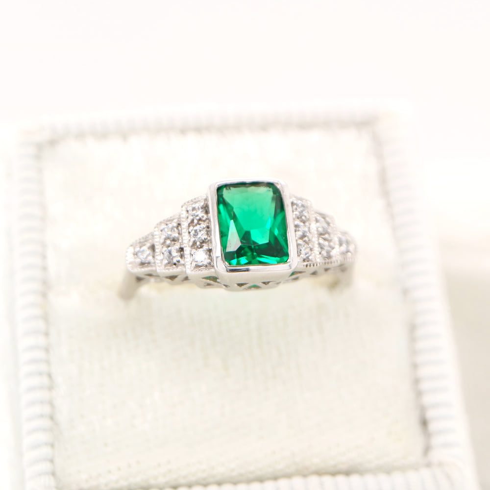 Art deco emerald ring and diamond in white gold