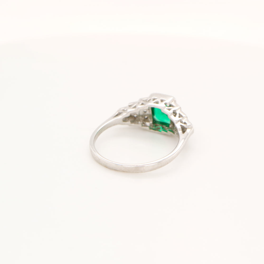 Art deco emerald ring and diamond in white gold