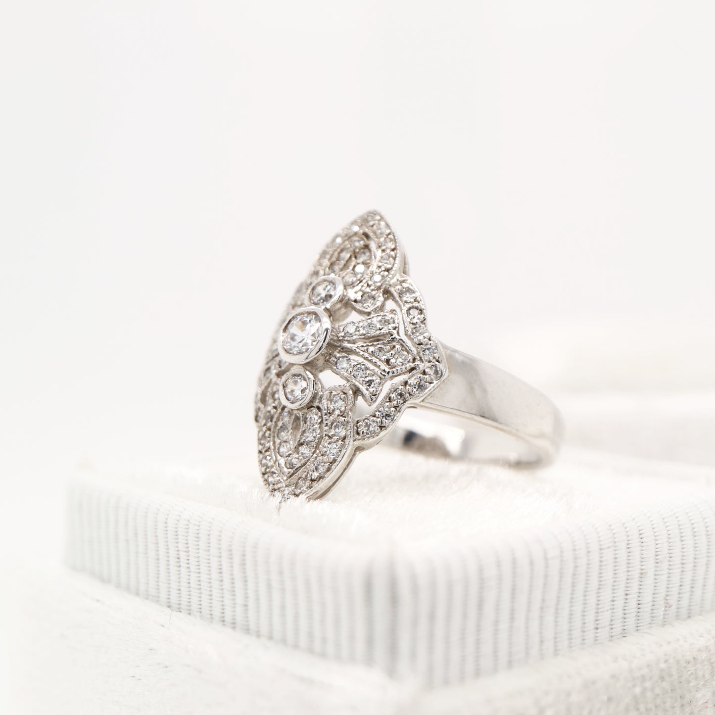 Vintage filigree shield ring in white gold with natural diamonds