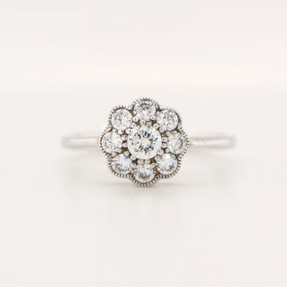 Daisy diamond ring in white gold