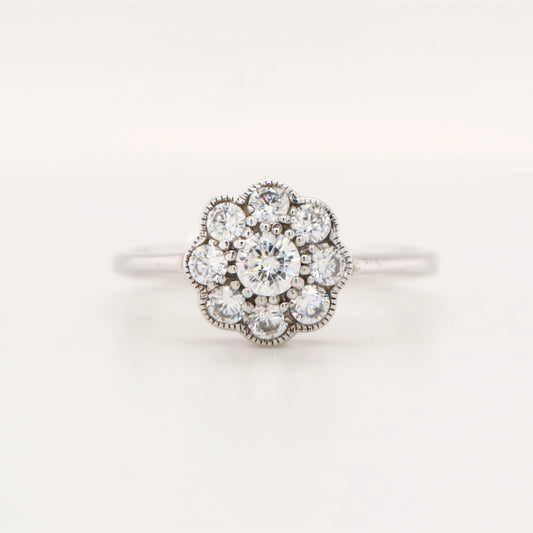 Daisy diamond ring in white gold