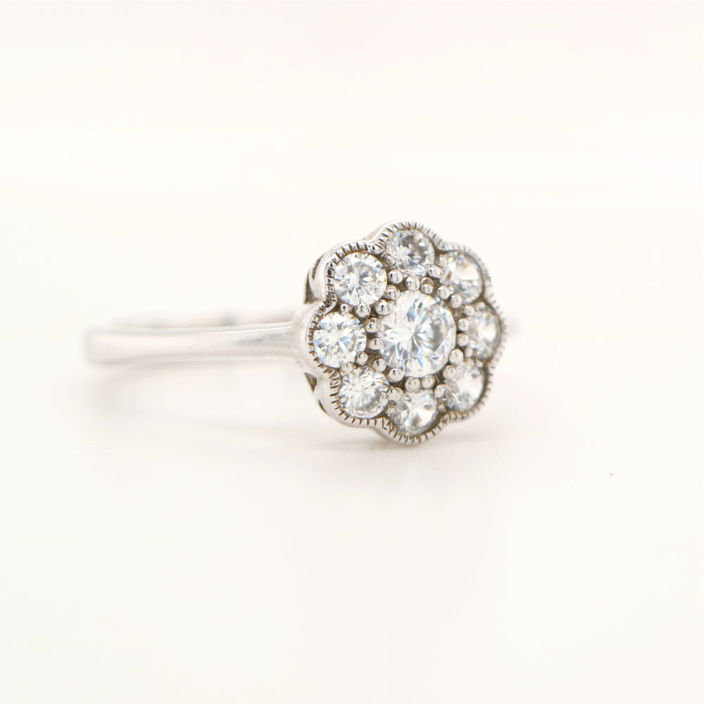 Daisy diamond ring in white gold