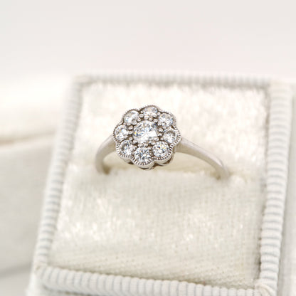 Daisy diamond ring in white gold
