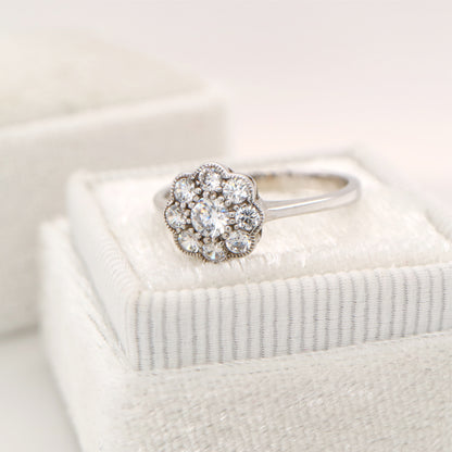 Daisy diamond ring in white gold