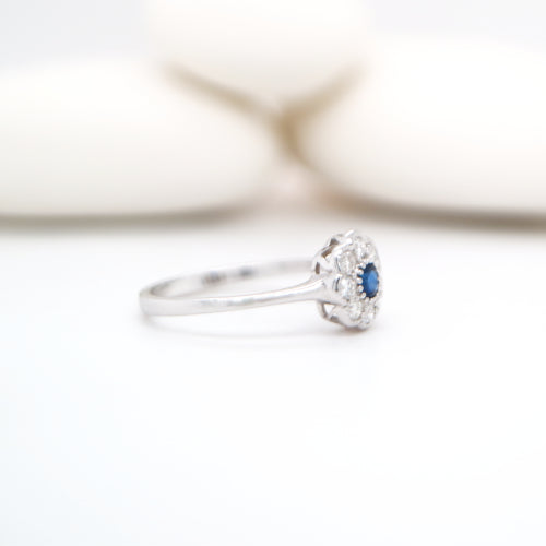 Dainty daisy ring with natural sapphire and diamond in 9k white gold