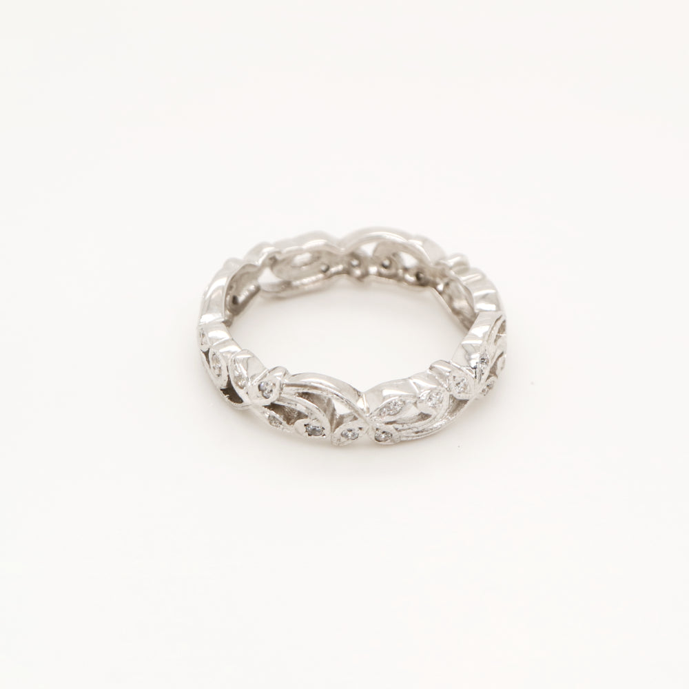 Eternity ring in white gold and diamond