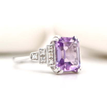 Amethyst solitaire with diamonds in white gold