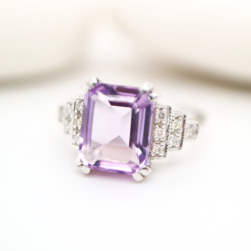 Amethyst solitaire with diamonds in white gold