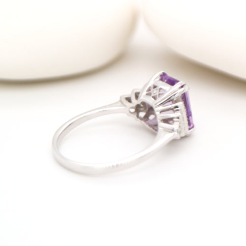 Amethyst solitaire with diamonds in white gold