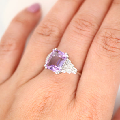 Amethyst solitaire with diamonds in white gold