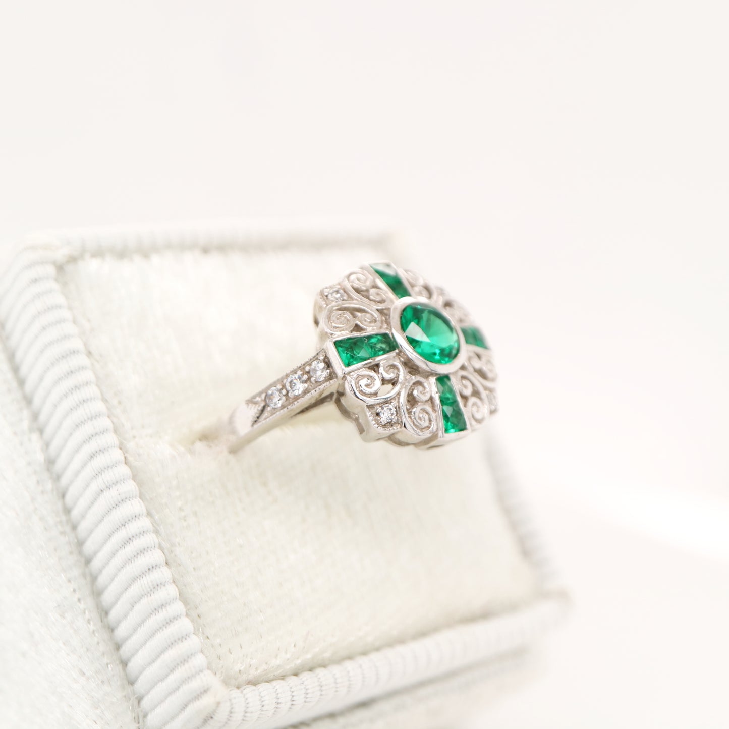 Filigree emerald and diamond ring in white gold