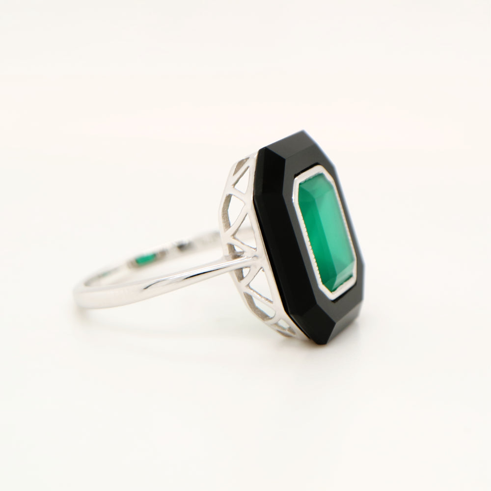 Art deco style ring in solid white gold, green agate and onyx