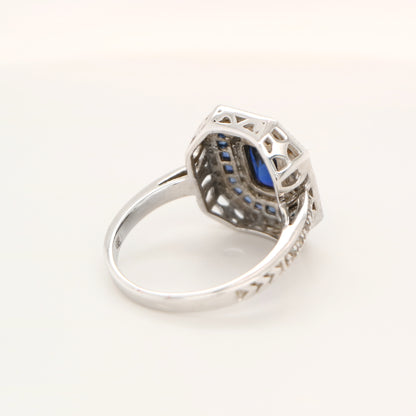 Sapphire cocktail ring with gemstone stripe halo's