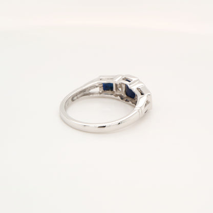 Art deco ring with sapphire and diamond in white gold