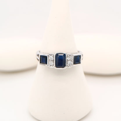 Art deco ring with sapphire and diamond in white gold