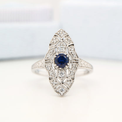 Art deco shield ring in white gold with sapphire and diamond