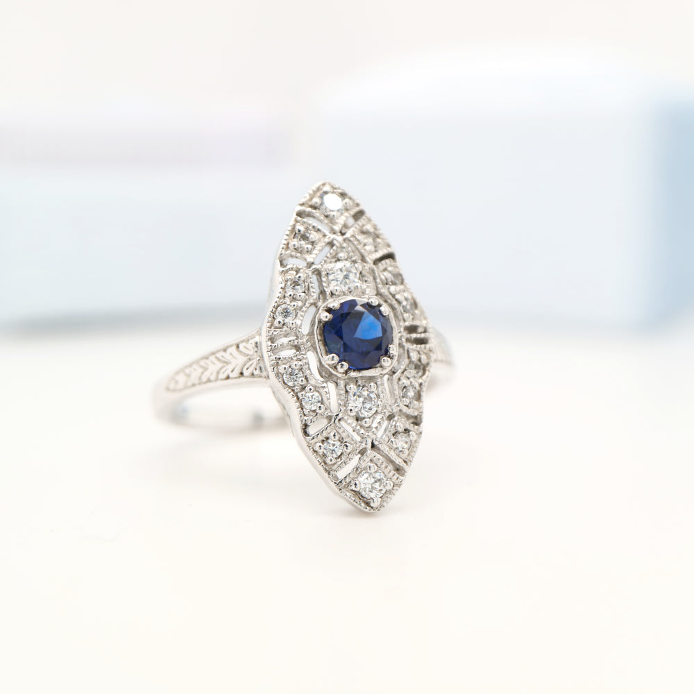 Art deco shield ring in white gold with sapphire and diamond