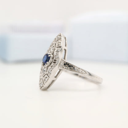 Art deco shield ring in white gold with sapphire and diamond