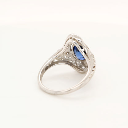 Cocktail ring with natural sapphire and white gold with diamond