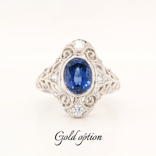 Cocktail ring with natural sapphire and white gold with diamond