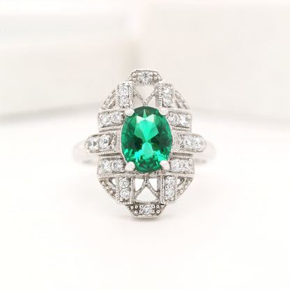 Art deco emerald ring in white gold with diamond