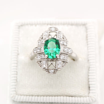 Art deco emerald ring in white gold with diamond