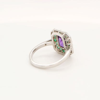 Art deco cocktail ring with amethyst and emerald in white gold