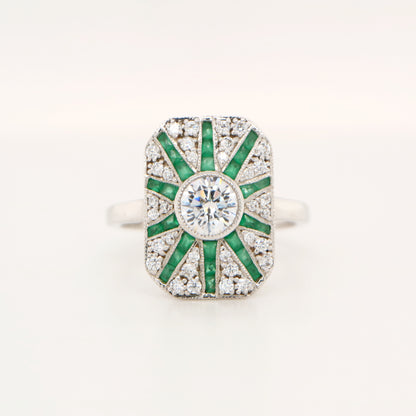 Square shield ring in white gold with emerald and diamond