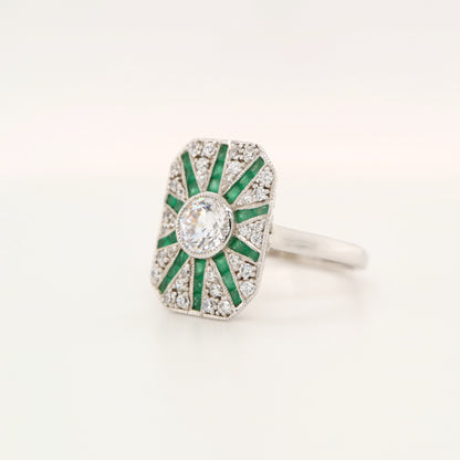 Square shield ring in white gold with emerald and diamond