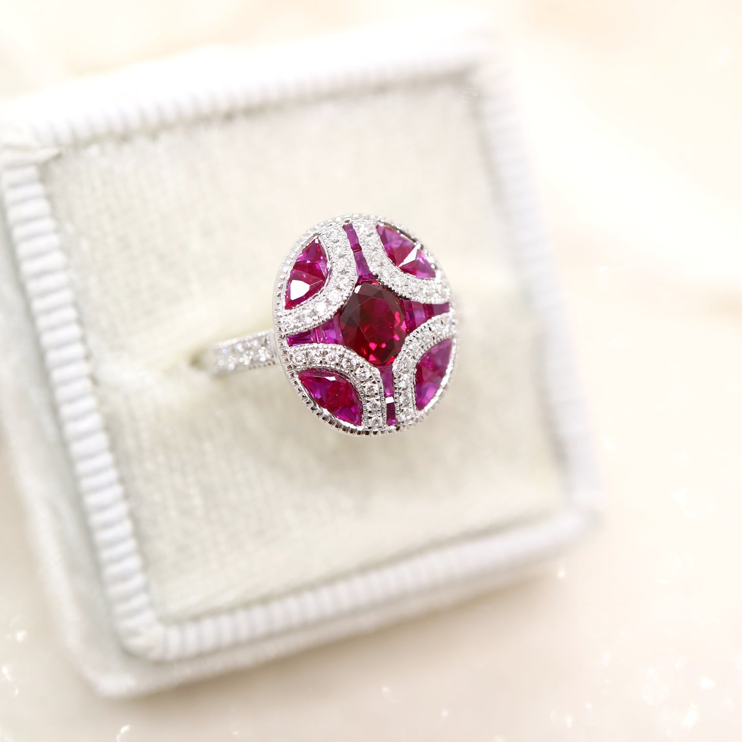 Art deco mystery set ring in white gold, ruby and diamond