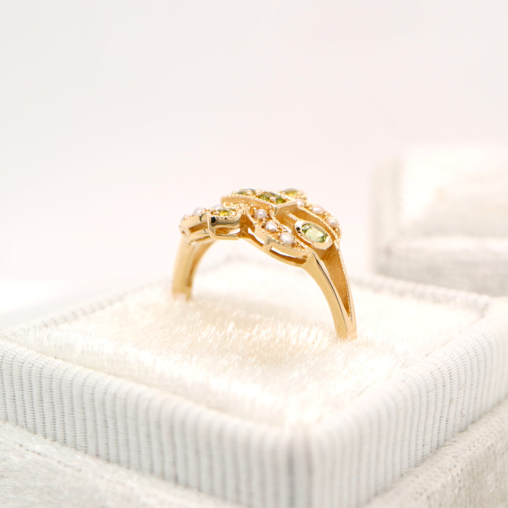 Gold fleur-de-lis ring with peridot and pearl