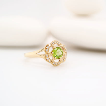 Floral ring with cutouts set with Peridot and diamond