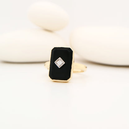 Art deco style ring in solid Yellow gold, onyx and natural diamond (larger version)