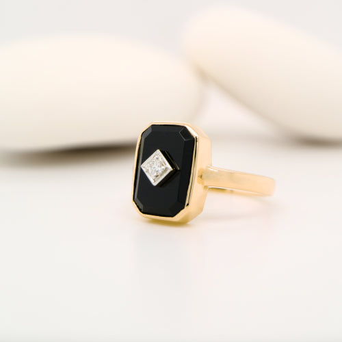 Art deco style ring in solid yellow gold, onyx and natural diamond (smaller face version)