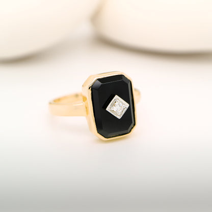 Art deco style ring in solid yellow gold, onyx and natural diamond (smaller face version)