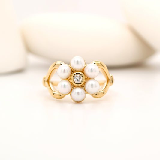 Colonial pearl and diamond ring in yellow gold