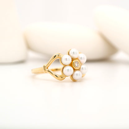 Colonial pearl and diamond ring in yellow gold