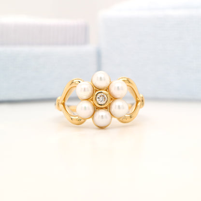 Colonial pearl and diamond ring in yellow gold