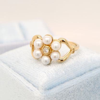 Colonial pearl and diamond ring in yellow gold
