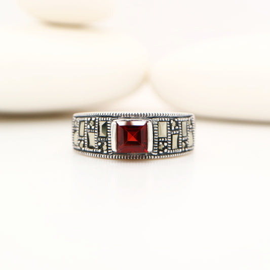 Marcasite band with garnet in sterling silver